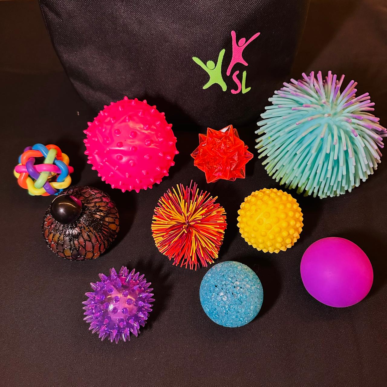 "Bolas sensoriais com várias texturas e cores vibrantes para desenvolvimento infantil"