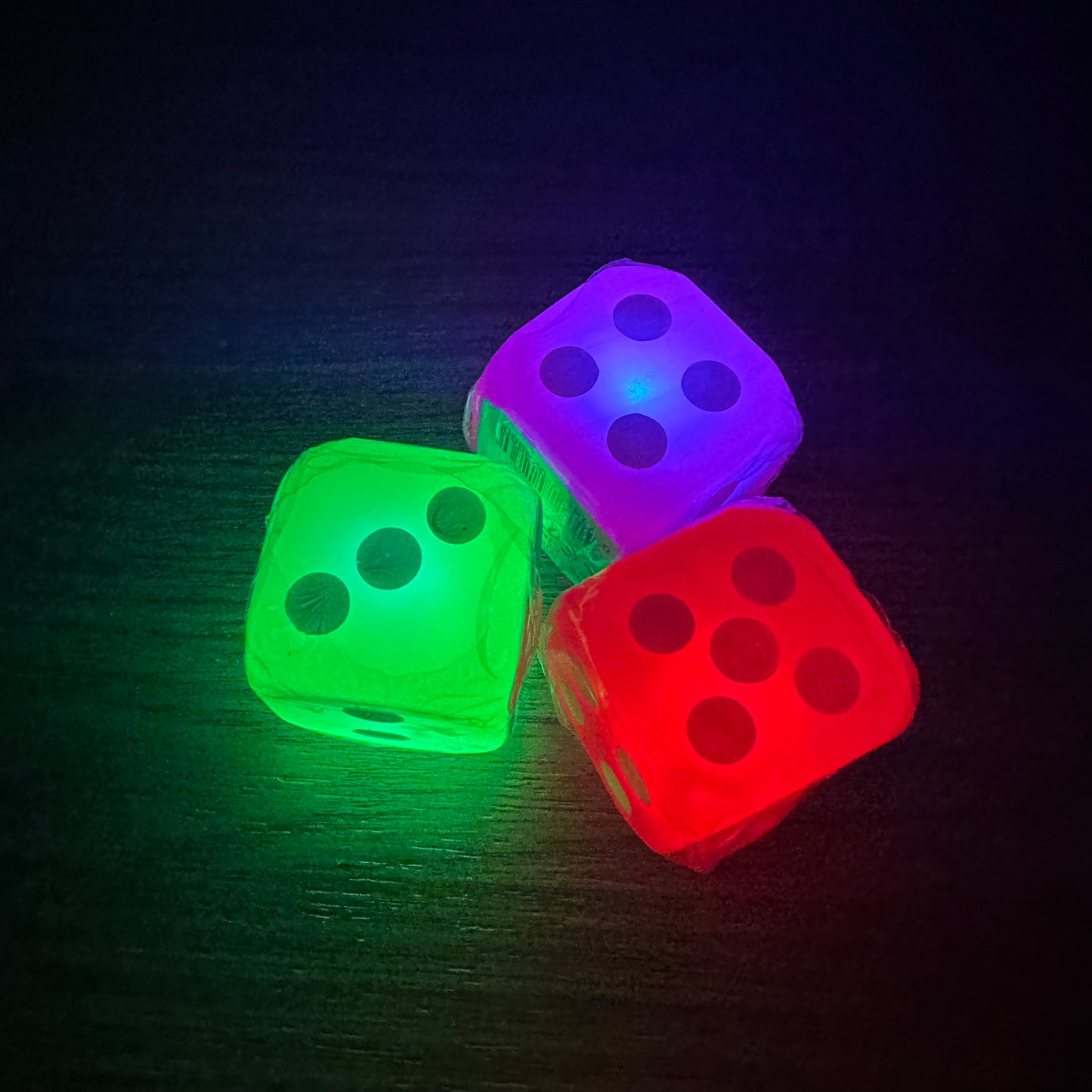 Dados Luminosos Sensoryland – Diversão Iluminada para Todos os Jogos!