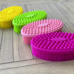 “Escova sensorial tátil com cerdas de silicone macio para relaxamento e estímulo tátil”