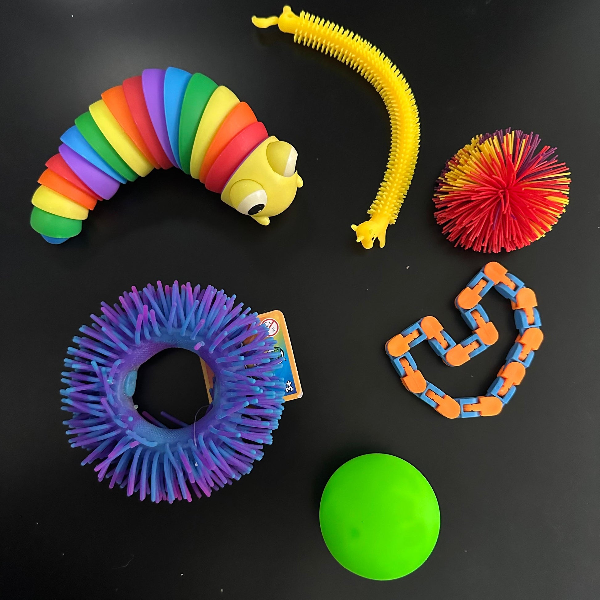 “Kit sensorial para relaxamento e bem-estar, incluindo bola pompom, lesma 3D, bola neon e mais”